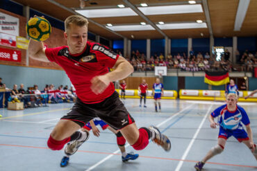 Lars Diederich beim Abschluss im Spiel gegen das vereinigte Königreich, das Deutschland 60:45 gewann. (Foto: Benedikt Hild)
