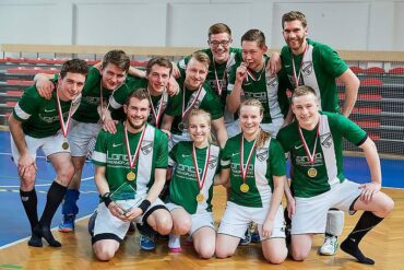 Freude über der überraschenden Erfolg beim European Winners' Cup 2016: Das Team des TuS Oeckinghausen.